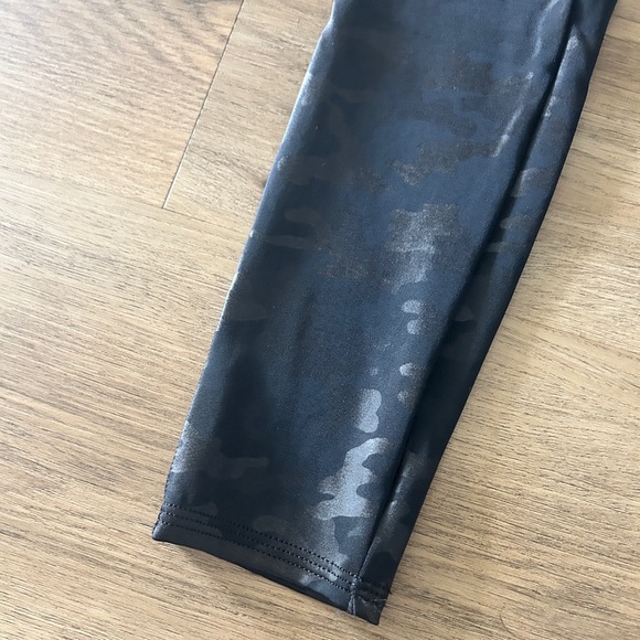 Spanx Look at Me Now Seamless Leggings – Black Camo, Size Small, NWT - Picture 3 of 7